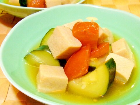 ズッキーニとトマトと高野豆腐の冷たい煮物